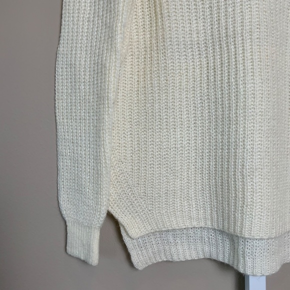 GAP Textured Stitch V-neck Sweater - Picture 7 of 16